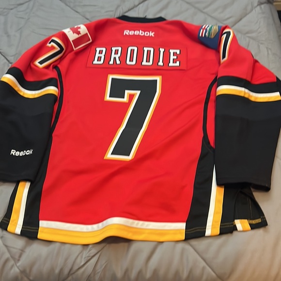 Calgary Flames jersey - Picture 2 of 2